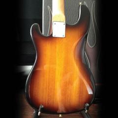 Fender Precision Bass - Sunburst Finish von Axe Heaven im Alle Noten Shop kaufen